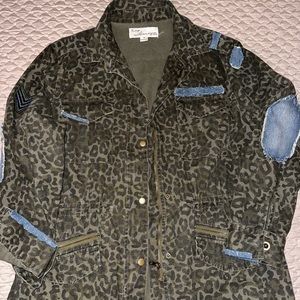 Denim layered fabrics and closures